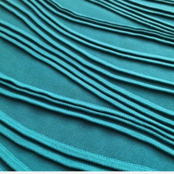 ✨5 FOR $25✨ Pull&Bear Green Textured Bodycon Dress - Picture 4 of 8